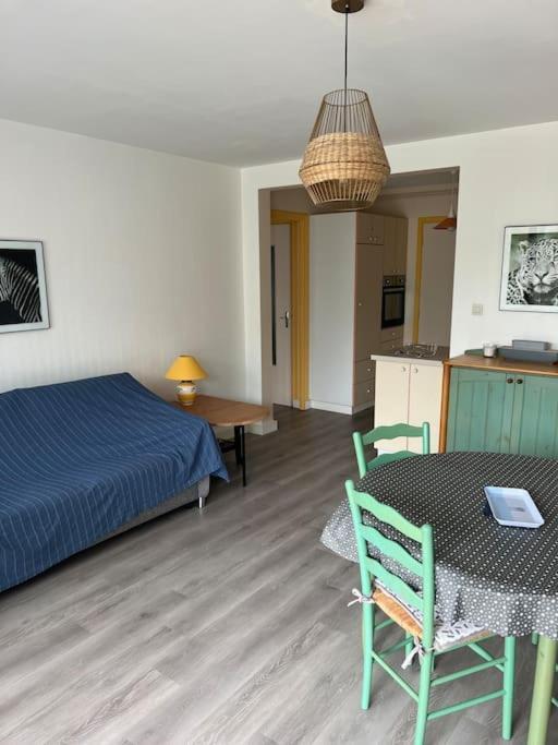 Bel Appartement De Bord De Mer Avec Veranda รอสกอฟ ภายนอก รูปภาพ