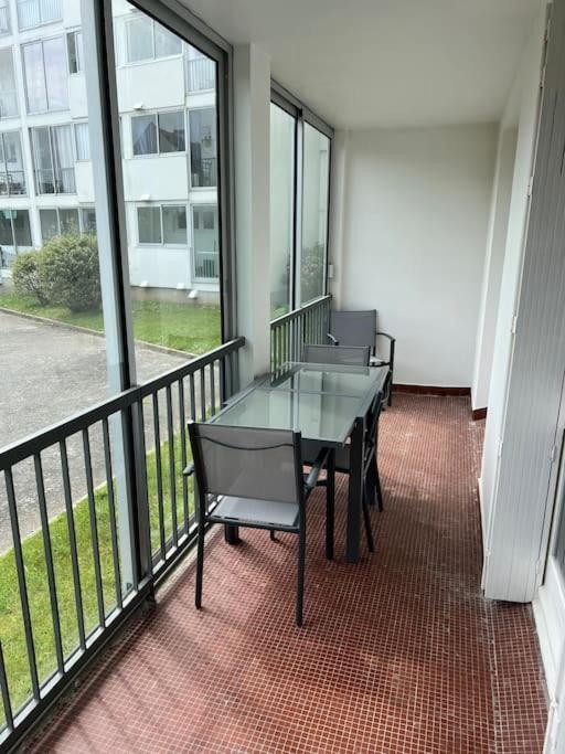 Bel Appartement De Bord De Mer Avec Veranda รอสกอฟ ภายนอก รูปภาพ