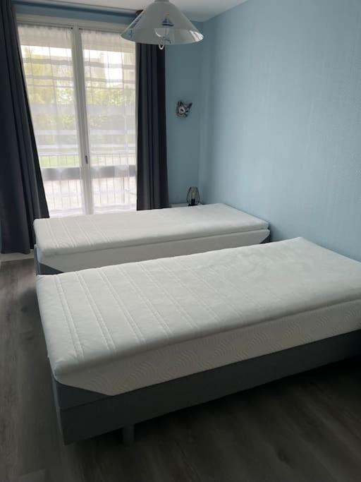 Bel Appartement De Bord De Mer Avec Veranda รอสกอฟ ภายนอก รูปภาพ